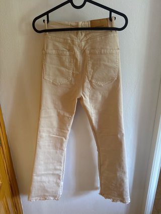 Pantalón flare beige Stradivarius Talla 34