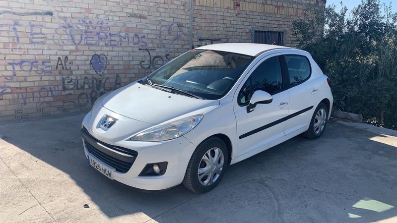 Peugeot 207 2011 - foto 1