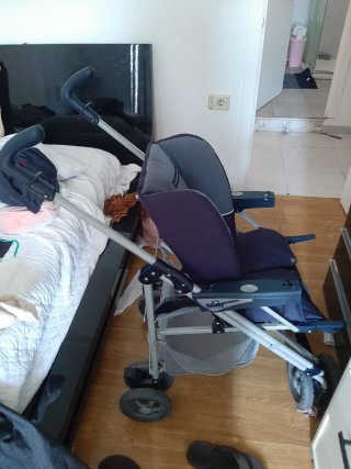 Carrito de bebé azul