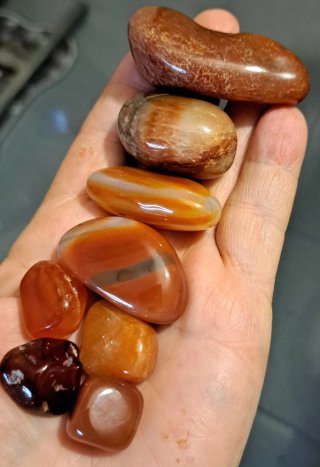 8 Corniole di misure diverse