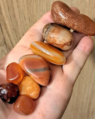 8 Corniole di misure diverse