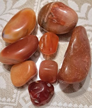 8 Corniole di misure diverse