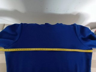 Vestido azul con detalles blancos