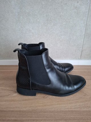 Botines Alpe negros piel efecto serpiente