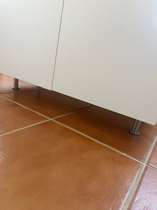 Mueble blanco Ikea puertas y baldas