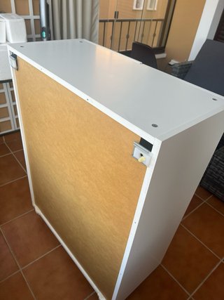 Mueble blanco Ikea puertas y baldas