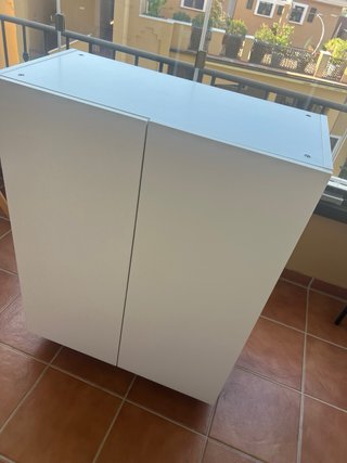 Mueble blanco Ikea puertas y baldas