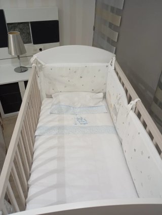 Cuna de bebé blanca
