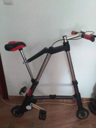 Bicicleta Plegable Negra y Roja