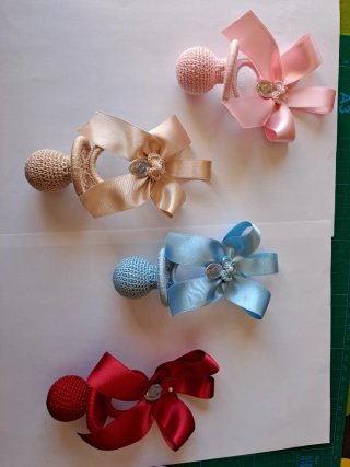 Chupetes a crochet para carrito de bebé y cuna.
