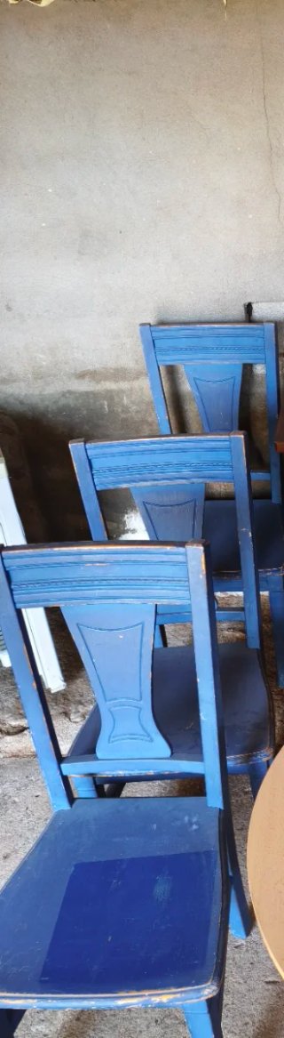 Sillas de madera azules