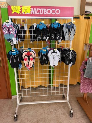 Expositor de chanclas NICOBOCO