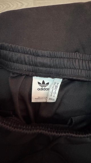 Lote 2 Pantalones Cortos Deportivos Jordan y Adida