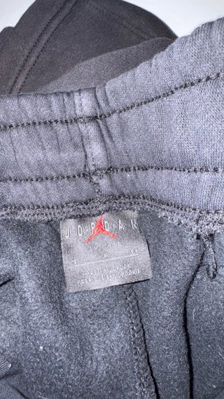 Lote 2 Pantalones Cortos Deportivos Jordan y Adida
