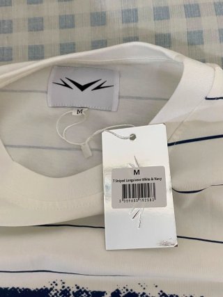 Camiseta blanca de rayas