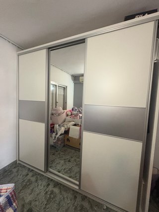Armario 3 puertas blanco y gris