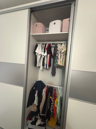 Armario 3 puertas blanco y gris