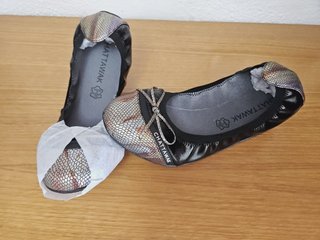 Bailarinas Chatawak Negro y Dorado