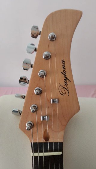 Guitarra Eléctrica Nueva sin usar