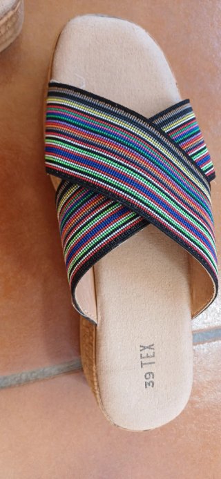 Sandalias plataforma tiras multicolor talla 39