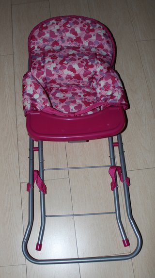 Trona de juguete plegable y desmontable.