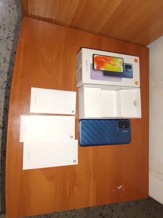 Teléfono Móvil azul  4gb de ram y 128 gb