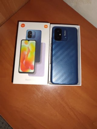 Teléfono Móvil azul  4gb de ram y 128 gb