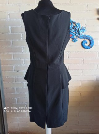 Vestido negro de fiesta con encaje. LEER