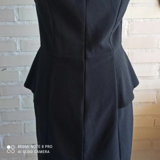 Vestido negro de fiesta con encaje. LEER