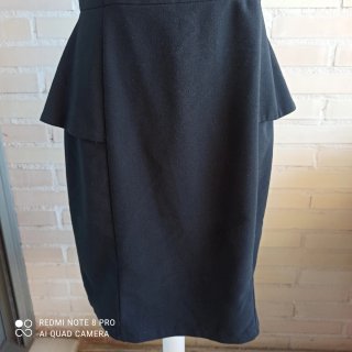 Vestido negro de fiesta con encaje. LEER
