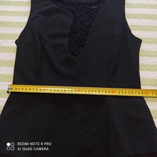 Vestido negro de fiesta con encaje. LEER