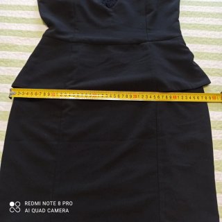 Vestido negro de fiesta con encaje. LEER