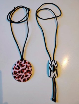 Collar artesanal hecho a mano a fuego sobre cobre