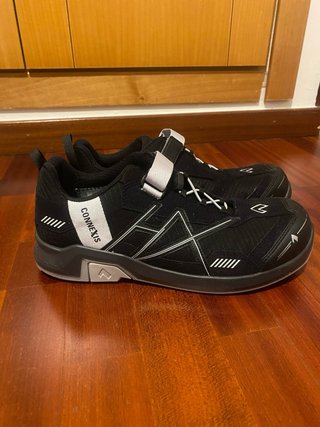 Zapatos de seguridad Connexis negros y blancos