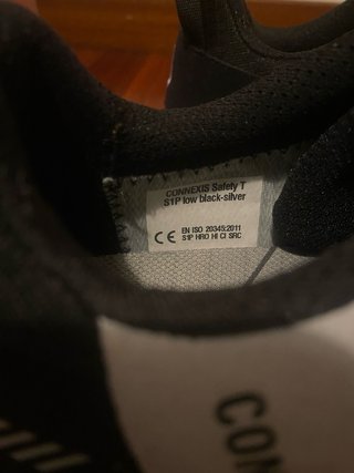 Zapatos de seguridad Connexis negros y blancos