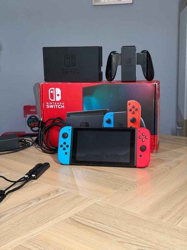 ¡Muy BUEN Estado! Nintendo Switch V2 Completa