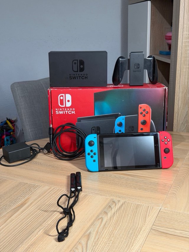 ¡Muy BUEN Estado! Nintendo Switch V2 Completa