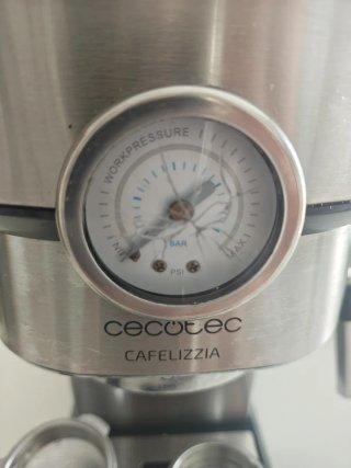 Cafetera Cecotec Cafelizzia con espumador