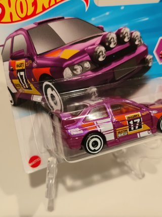 Hot Wheels Ford Escort Compact Kings 4/10