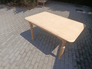 Mesa de comedor de madera