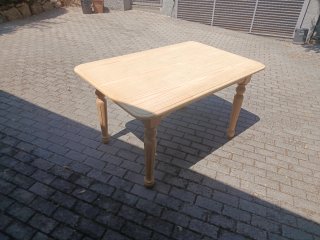 Mesa de comedor de madera