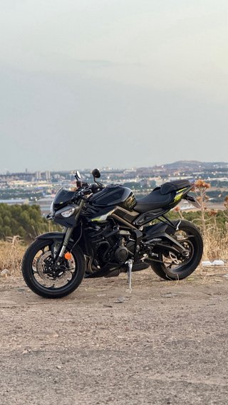 Triumph Street Triple 765RS 2025 Negra