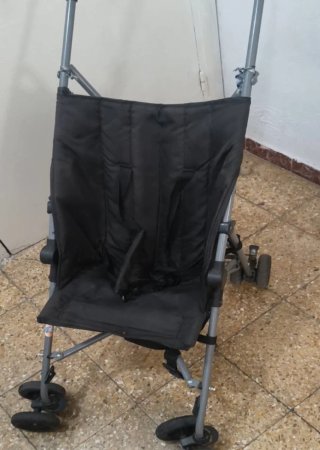 Carrito de bebé negro