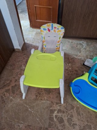 Trona convertible en mesa y silla