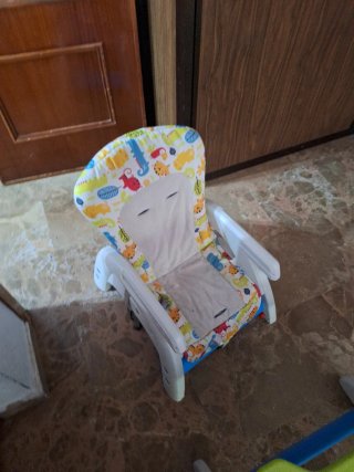 Trona convertible en mesa y silla