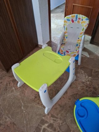 Trona convertible en mesa y silla