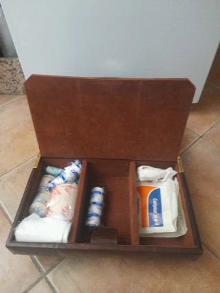 Maletín médico de piel marrón