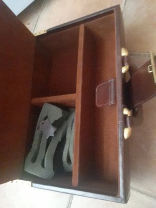 Maletín médico de piel marrón