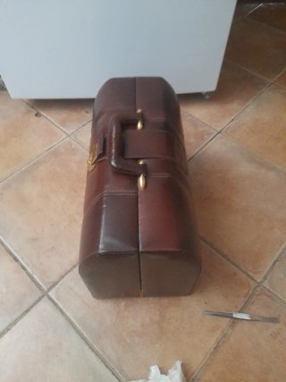 Maletín médico de piel marrón
