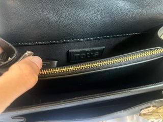 Bolso Tous Negro con Detalles Dorados